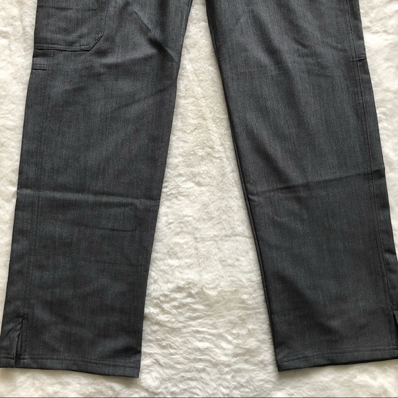 FIGS NWT KADE Grey Cargo Scrub Pants Nurse Doctor Scrubs Work Hospital - Picture 5 of 13